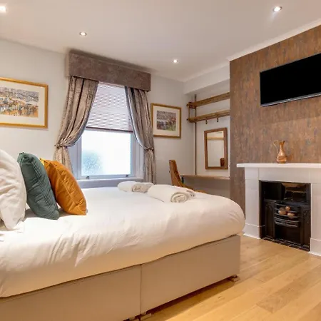 4 Bed In Whitby Oc-W1002