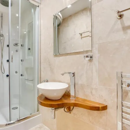 4 Bed In Oc-w1002 * Whitby